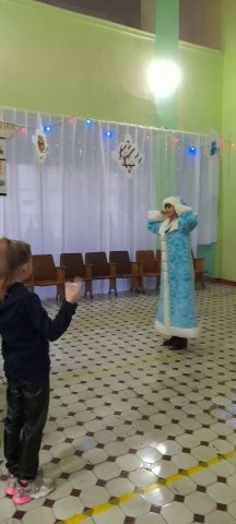Детская новогодняя программа \"Королевство Кривых зеркал\"